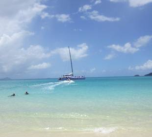 Whitehaven Beach mit Camira im Hintergrund