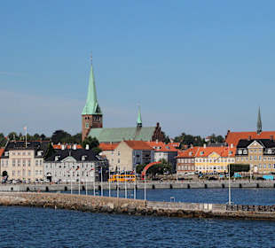 Blick auf die Altstadt von der Fähre