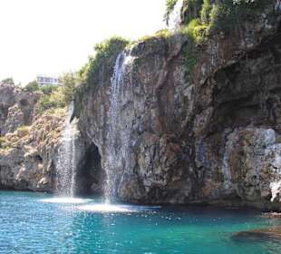 Wasserfall an der Steilküste