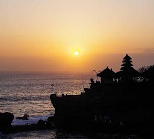 Tanah Lot Temple Sunset - Bali Travelo