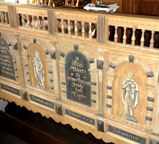 Verzierungen der Empore