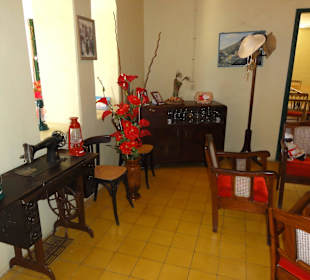 Gang durch das Landhaus zum Restaurant 