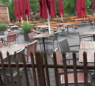 Barfüßer Biergarten im Glacis