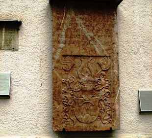 Tafel an Kirche