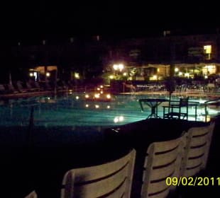 Pool bei Nacht