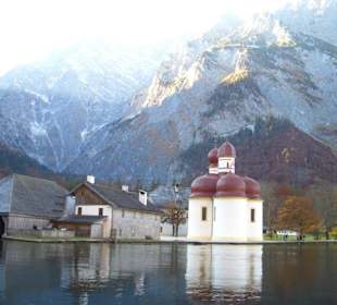 Kirche mit Watzmann