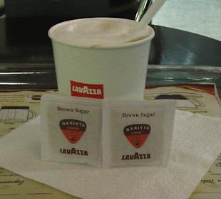 Cappuccino im Plastikbecher 