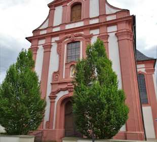 Außenansicht der Pfarrkirche Mariä Geburt