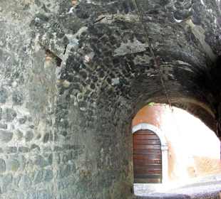 Kleine Tunnel in der Stadt