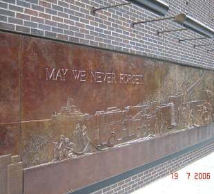 Gedenktafel am Ground Zero