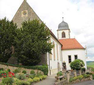 Außenansicht Pfarrkirche "Maria Krönung"