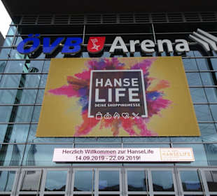 Ankündigung über dem Eingang zur Messe