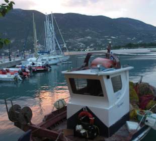 Abends am Hafen von Vassiliki