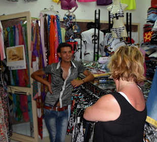 Der freundlichste Verkäufer "Peter" im Shoppingcenter