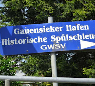 Hinweisschild zum Hafen Gauensiek