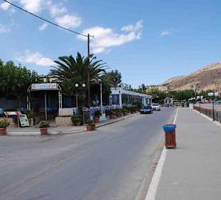 Wenig befahrene Uferstraße