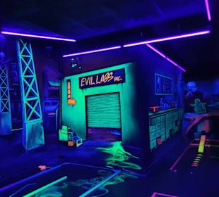 Schwarzlichthelden Minigolf