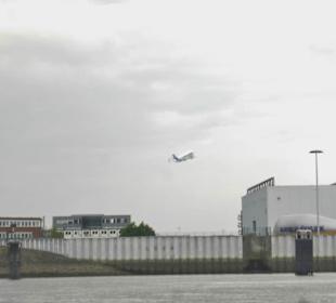 Start AIRBUS BELUGA - Airbus-Flughafen an der Elbe