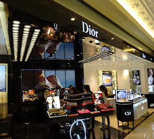 Im Shoppimgcenter unterwegs