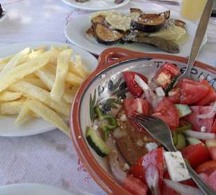 Bauernsalat und selbstgemachte Pommes!