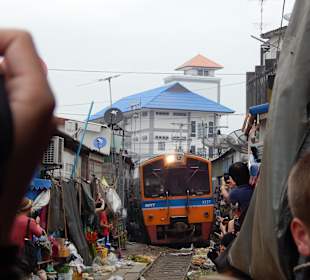 Maeklong Railway Market