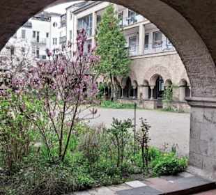 Kreuzgang mit "Paradiesgarten"