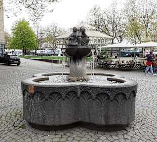 Fischweiber-Brunnen