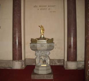 Taufbecken aus Stein