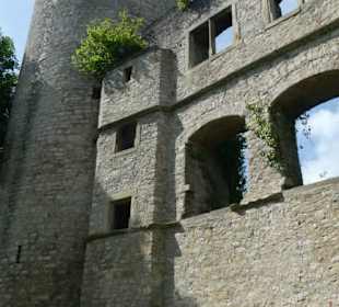 Unterwegs in der Ruine von Burg Neuhaus