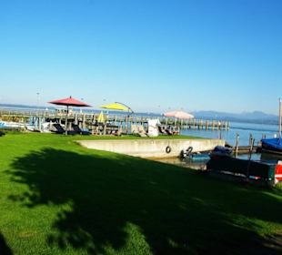 Schöne Anlegestege in Gstadt