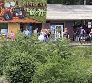 Schlangestehen Dschungeltour