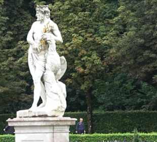 Großes Parterre mit Wasserfontäne