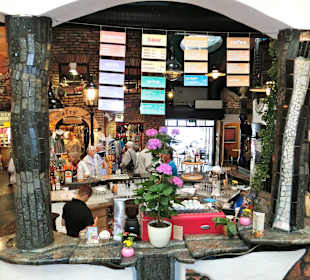 Kalke Village ggü Hundertwasserhaus