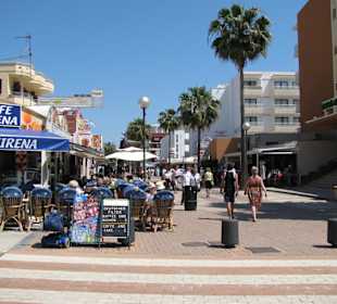 Shoppingmall 1 km lang Laden an Laden