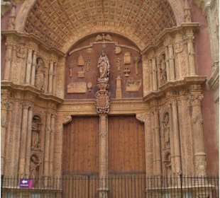 Haupteingang der Kathedrale