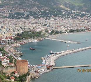 Blick von der Burg zum Hafen