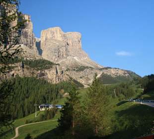 Colfosco Blick zum Grödner Joch