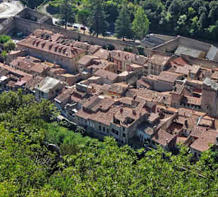 Blick vom Berg auf die Altstadt von Villefranche