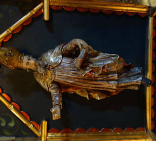 Figur an der Holzkanzel