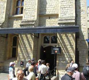 Ausgang vom Jewel-Tower