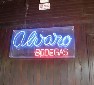 Eingangsschild Bodega Alvaro