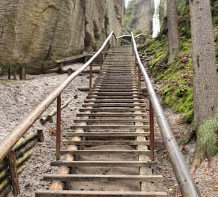 Schody w skalnym mieście
