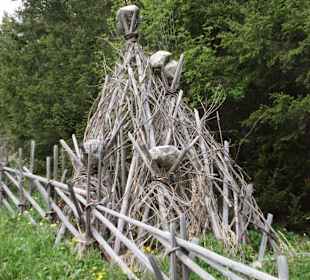 Eingangsbereich mit Zaun