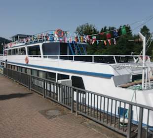 Ausflugsboot auf der Saar