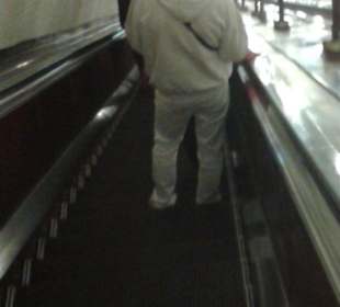 Metro St. Petersburg - endlos lange Rolltreppen