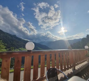 Blick von der Terrasse ins Zillertal Hotel Adamerhof