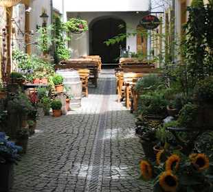 Restaurants, Bars und Boutiquen