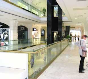 Antalium Premium Mall gegenüber Hotel Royal Wings