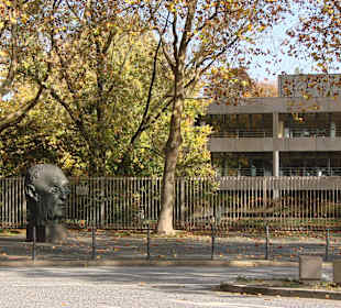 Adenauer und ehemaliges Bundeskanzleramt