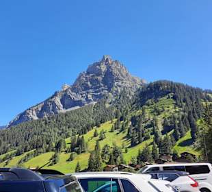 Ausreichend Parkplätze 